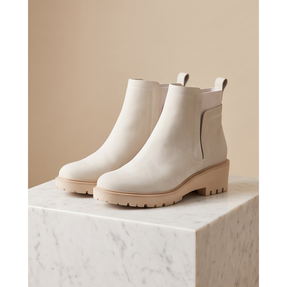 a.n.a Womens Beige Leather Chelsea Ankle Boots Lug Sole Size 11